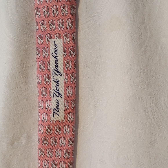 Vineyard Vines Yankees neck tie - Picture 3 of 4